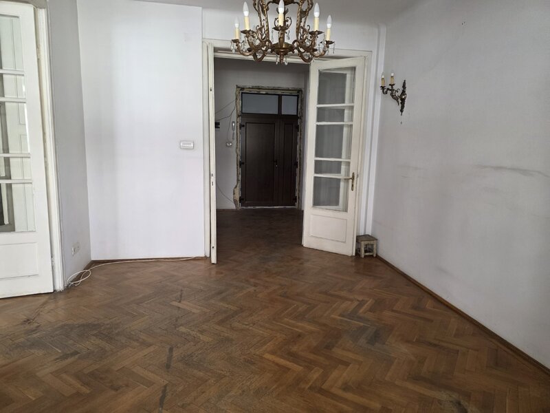 Piata Unirii, pe Bibescu Voda, 3 minute metrou, etajul 1